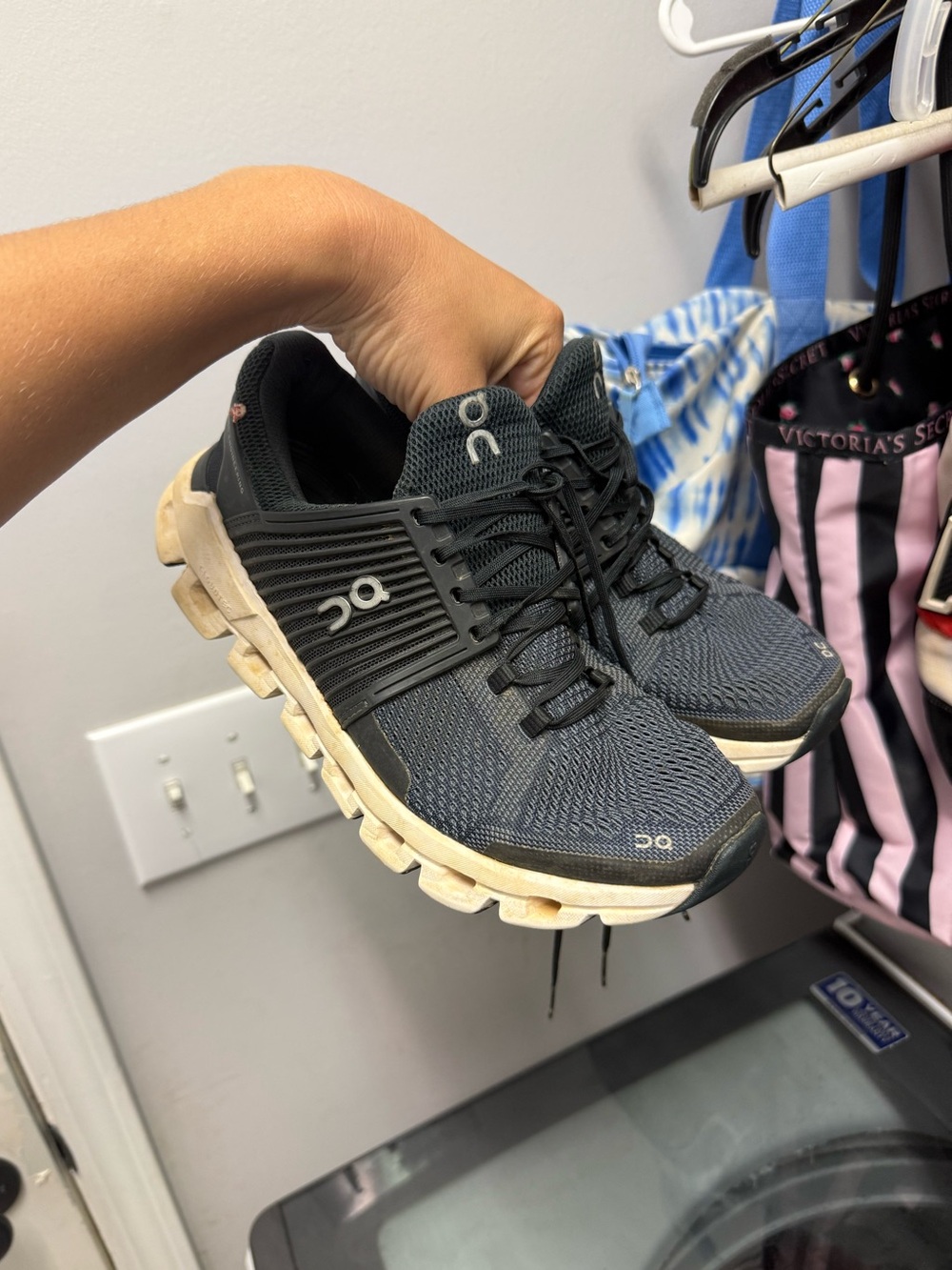 Women’s Size 7 On Cloud Running Shoes